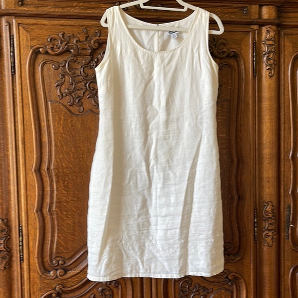 Old Navy Dresses & Skirts - While summer dress